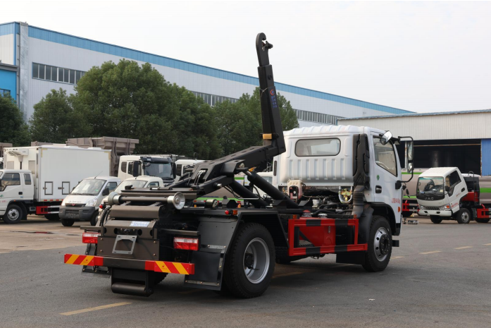 东风D7勾臂垃圾车