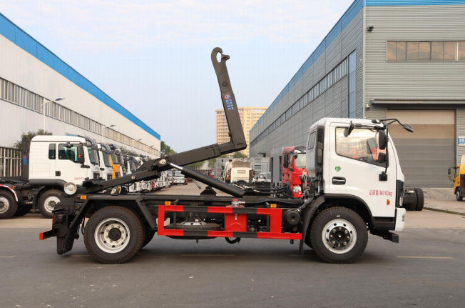 东风D7勾臂垃圾车