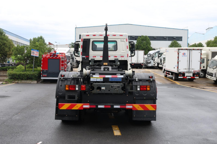 (20方)重汽后双桥勾臂垃圾车