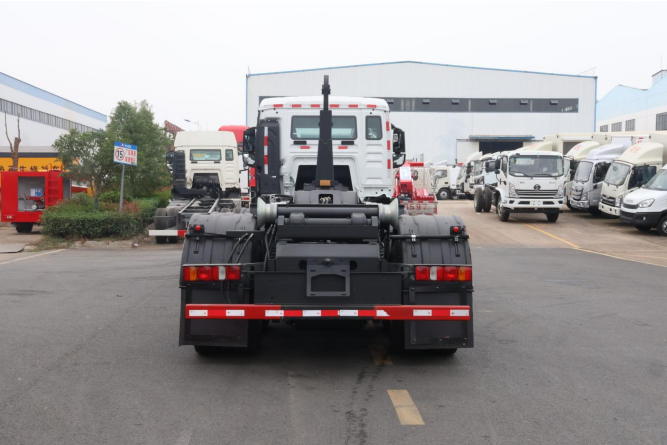 重汽前四后八勾臂垃圾车